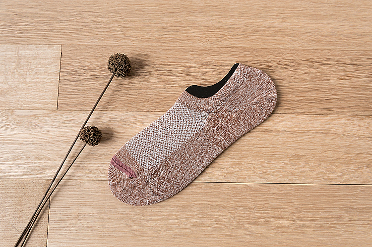 看腻了白背景吗?来一组木板拍摄的男袜。