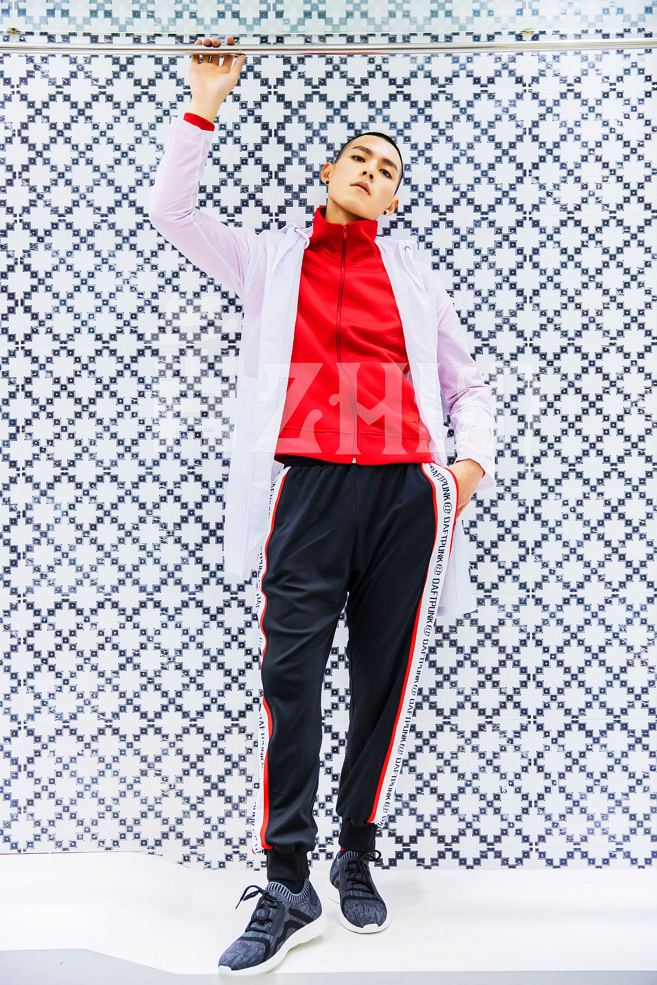 Xiao Zhun photos - 休闲鞋春季拍摄（图ZMTEyMDkzODA4） - 产品摄影 - 站酷设计师肖准原创素材 - 站酷ZCOOL