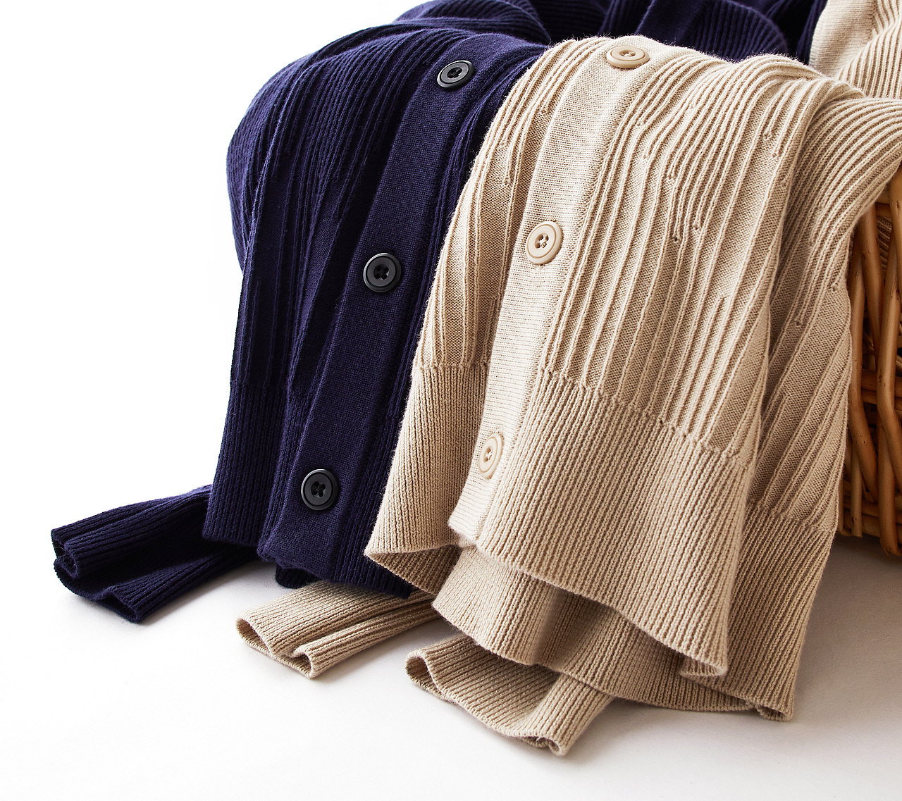 毛衣平铺拍摄 男装摆拍 创意组合图