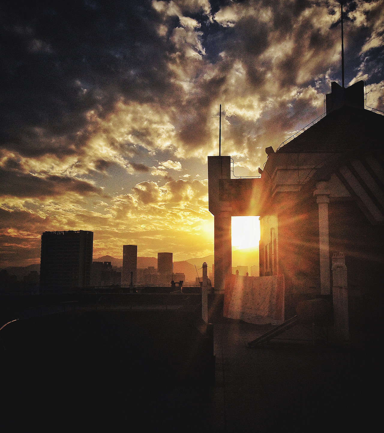 每当夜幕降临的时候（图ZMTM3NzUyMTU2） - 人文/纪实摄影 - 站酷设计师BonEHang原创素材 - 站酷ZCOOL