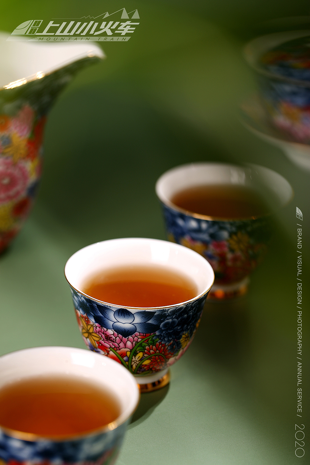 金丝珐琅彩茶具VS上山小火车