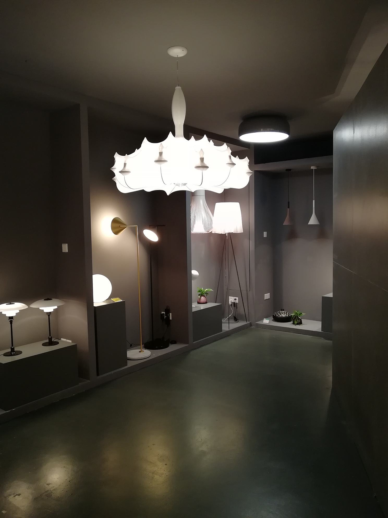 杭州大厦flos灯具展厅