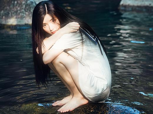 在林间