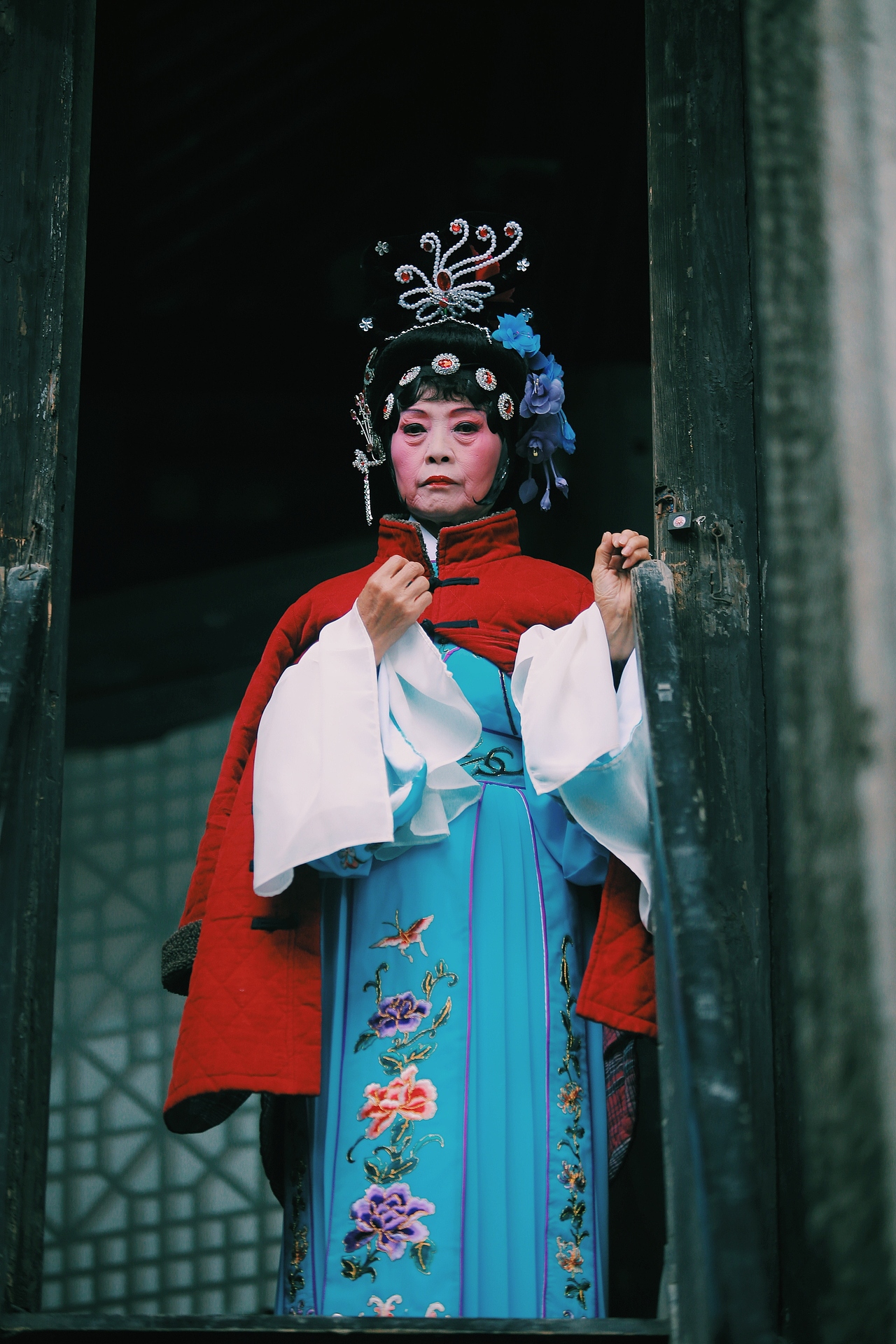 台上是戏者,台下是看客。