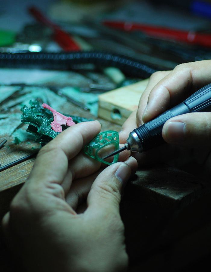 代波军艺术珠宝--艺术珠宝指尖上雕蜡的岁月|手工艺