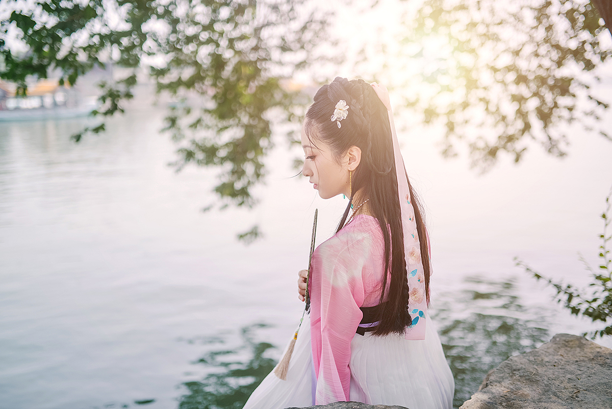 【汉服】风莲入梦