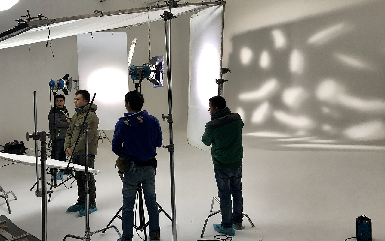 柳巖-DOBBY無(wú)人機(jī)形象大片（圖ZNzYwNjU1NjQ=） - 宣傳片 - 站酷設(shè)計(jì)師巨然廣告原創(chuàng)素材 - 站酷ZCOOL