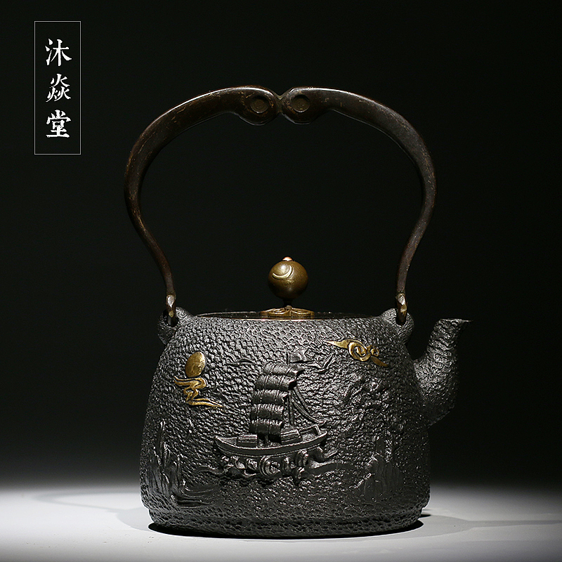 沐焱堂 乘风破浪铁壶 铸铁 鎏金无涂层纯铁煮 养生茶壶出口日本（图ZNzI0MTI2NDQ=） - 工艺品设计 - 站酷设计师沐焱堂原创素材 - 站酷ZCOOL