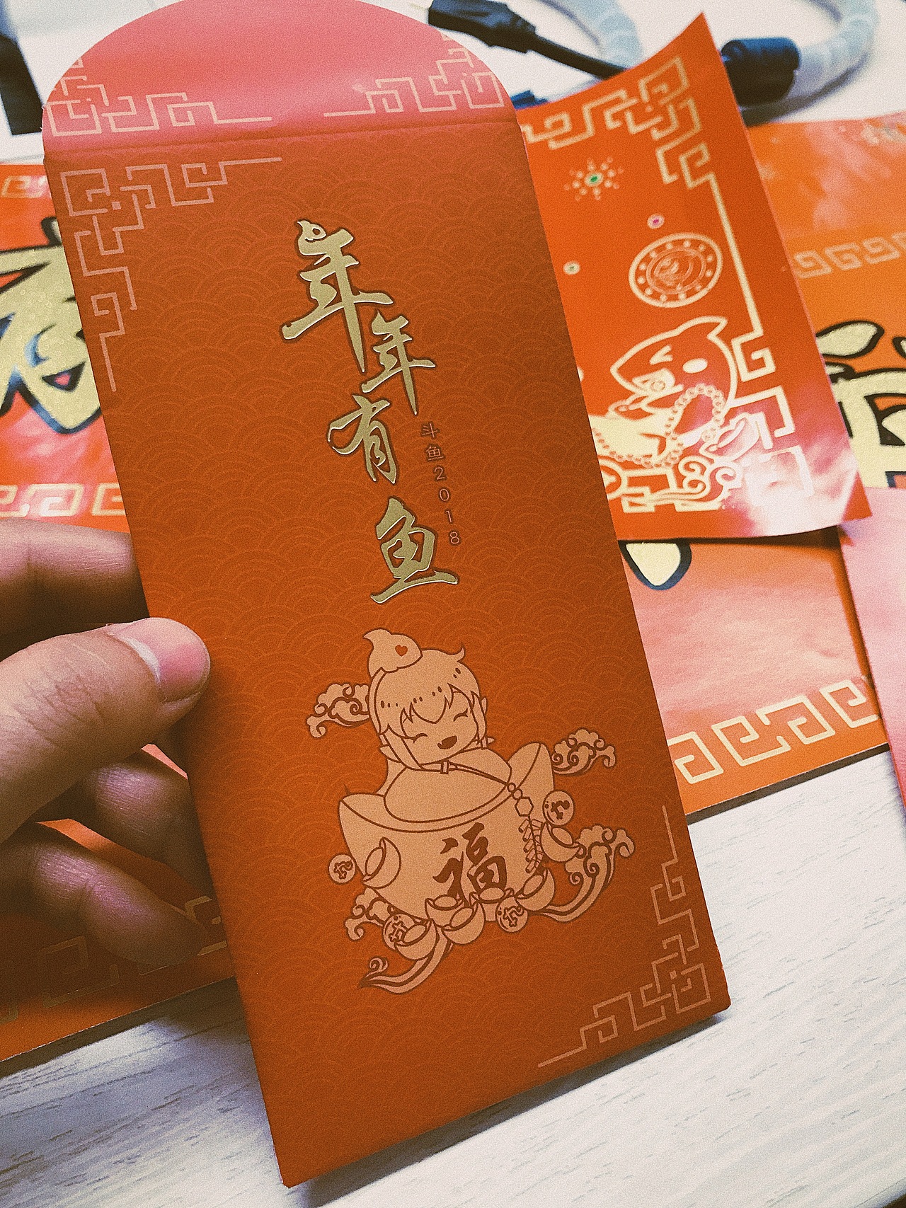 斗鱼2018【年年有鱼】新年礼盒包装设计（图ZMTA0MTQ0OTM2） - 品牌 - 站酷设计师CHEVI原创素材 - 站酷ZCOOL