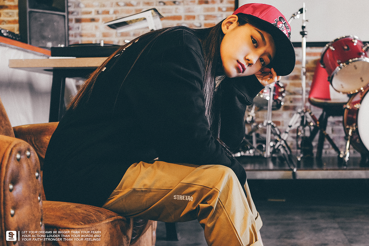 STRETAG秋季新款黑色滑板图案圆领Skate Dream套头卫衣