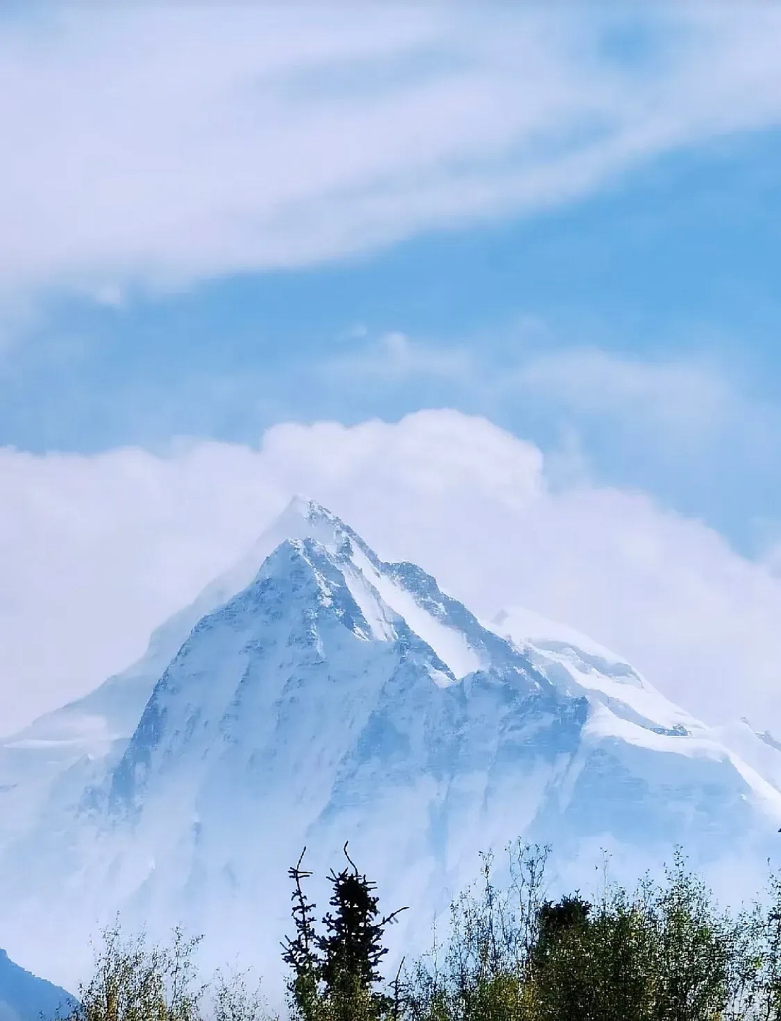 山川湖海,日出日落,都是大自然的馈赠;三五好友,人