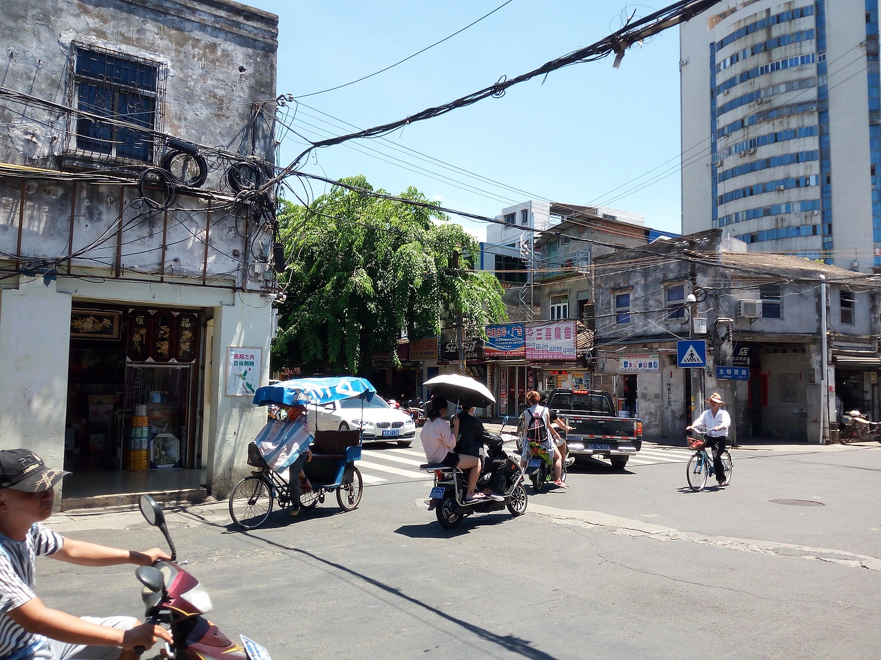 炎日下的百年老街