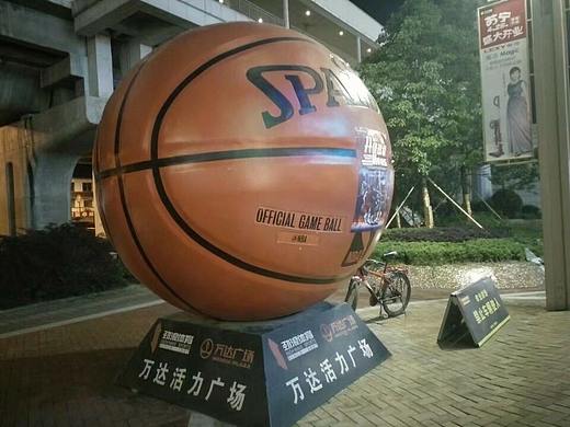 标志性景观摆件大型玻璃钢仿真篮球、足球模型雕塑定制
