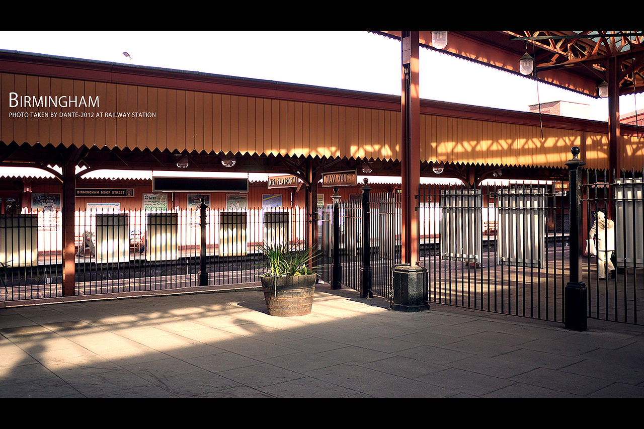 伯明翰火车站,早上我们从Grimsby坐火车过来伯明翰(在英国基本上都是坐火车去其他城市的