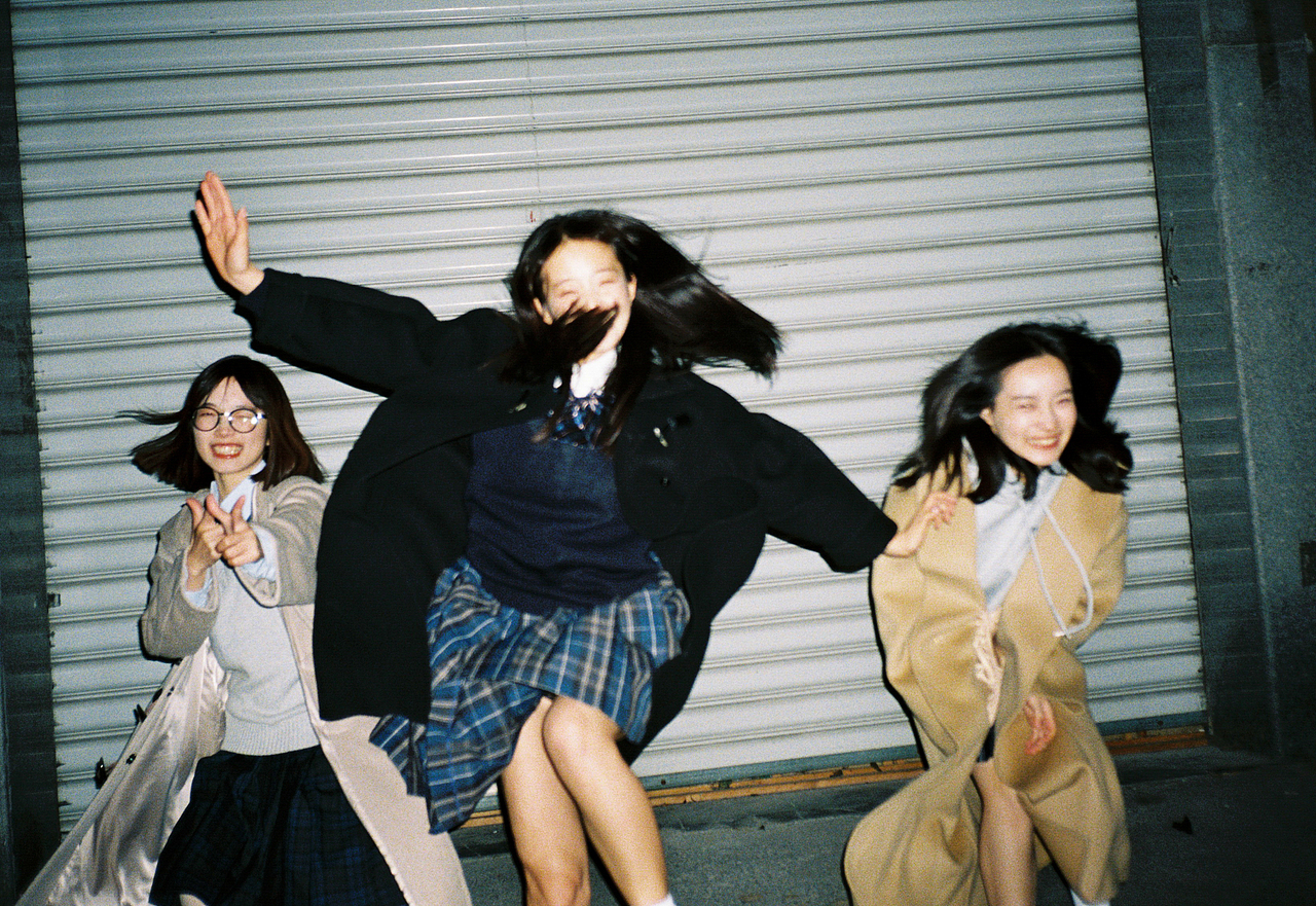 爆炸甜筒 米色夜空 花束下的夕阳（图ZMjg1NTc2NjM2） - 人像摄影 - 站酷设计师NiccoCai原创素材 - 站酷ZCOOL