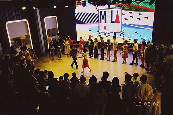 扁平复古海报及其应用