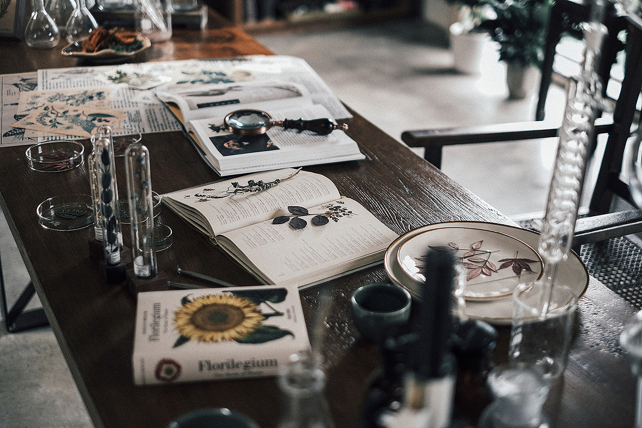 LAN·产品概念片「肌肤不能承受之轻 」（图ZMjczMTMxMzM2） - 宣传片 - 站酷设计师nofans徐适原创素材 - 站酷ZCOOL