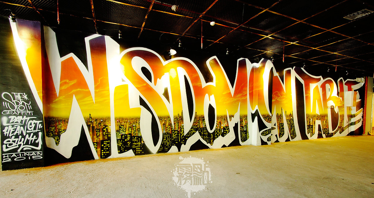 Wisdom On Table，球桌上的智慧，字体被穿插进西海岸灯火灿烂的夜景