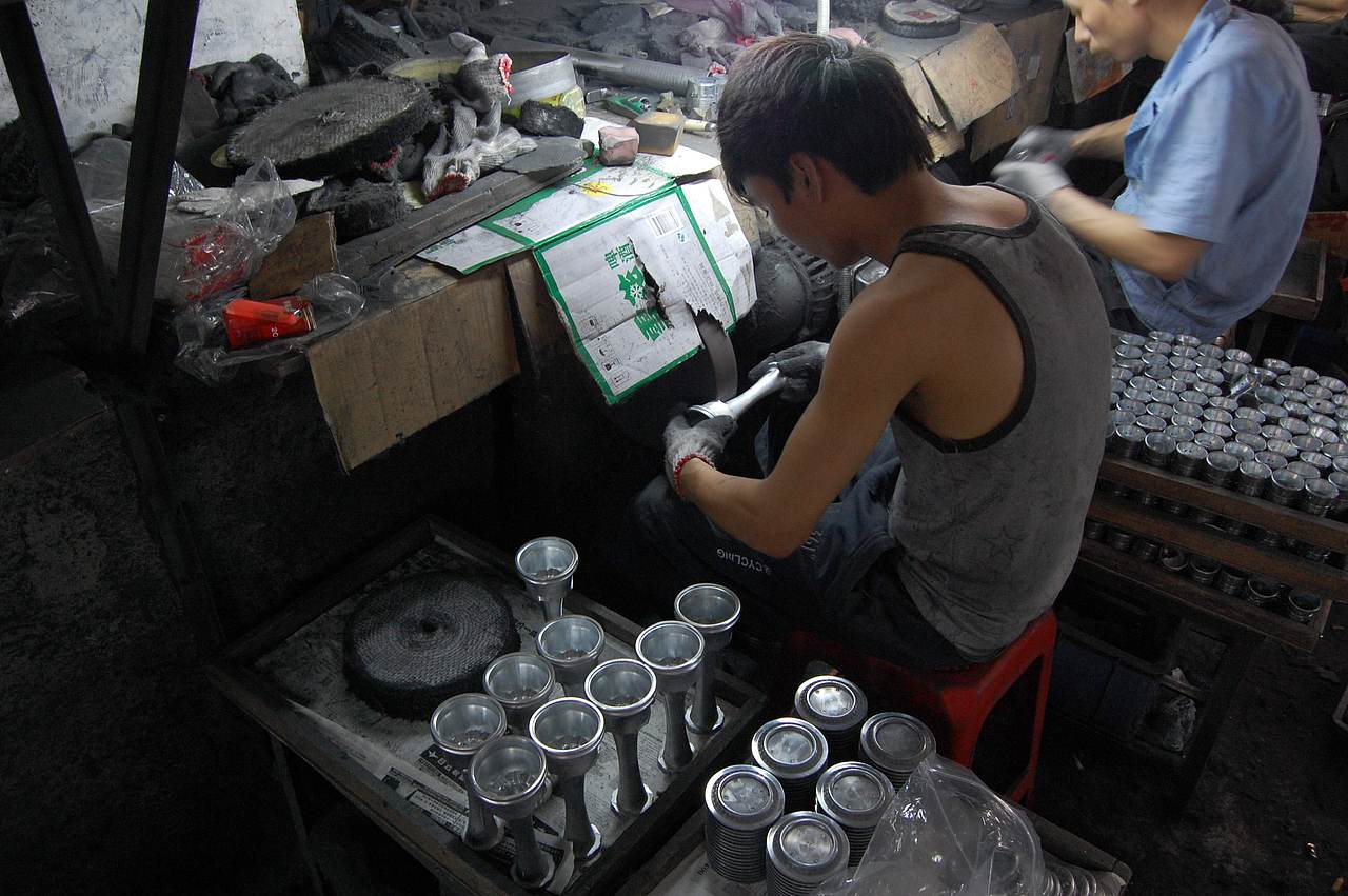 底座部分-6 喷砂后的胚体再次进行清洗处理