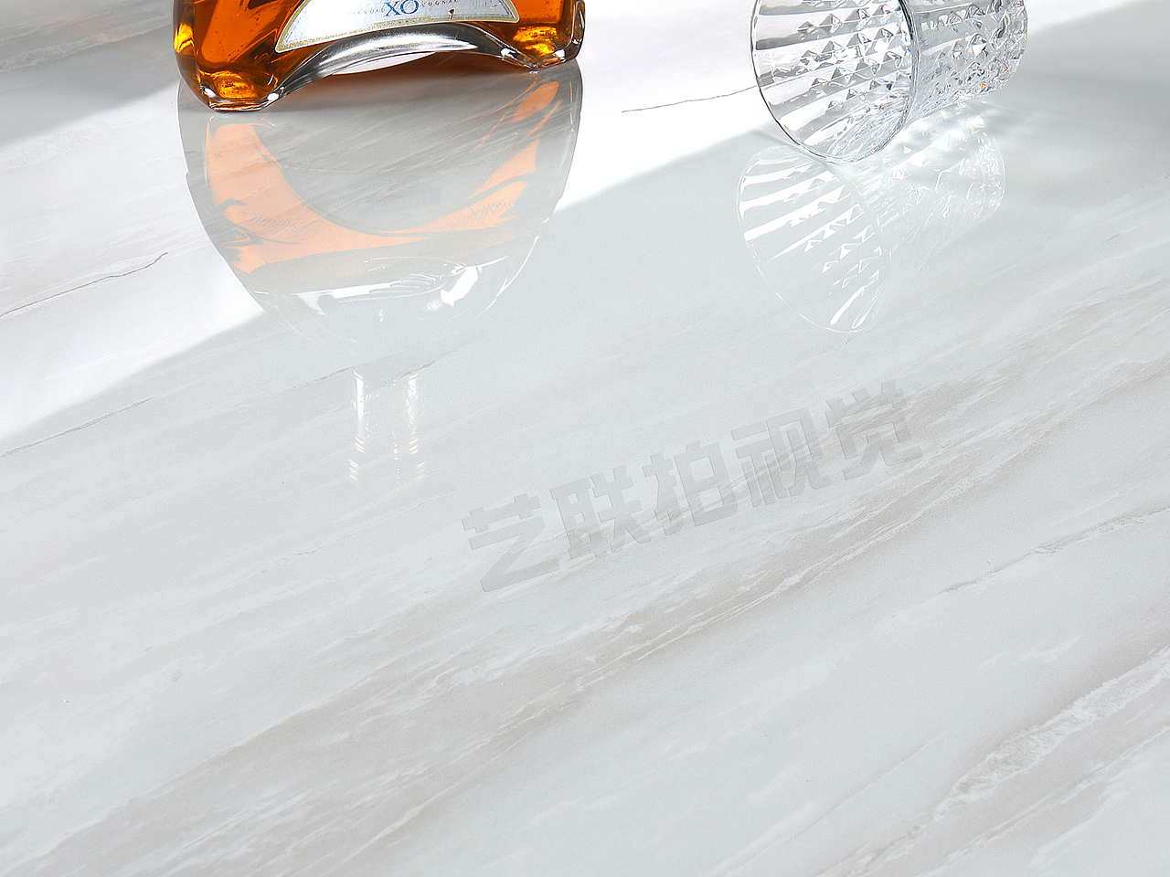 一组负离子通体大理石瓷砖拍摄