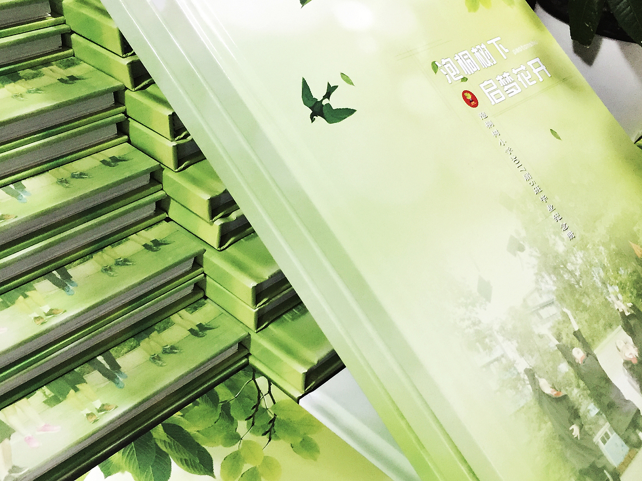 毕业纪念册定制|纪念册设计制作公司|成都百铂文化（图ZODEyMTM2NjQ=） - 书籍/画册 - 站酷设计师百铂文化品牌设计原创素材 - 站酷ZCOOL