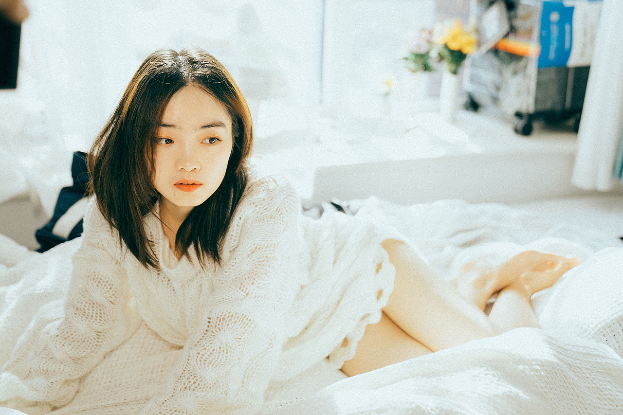 少女写真之宅家拍片（图ZMjQxMDU2ODQw） - 人像摄影 - 站酷设计师何春慧啊原创素材 - 站酷ZCOOL