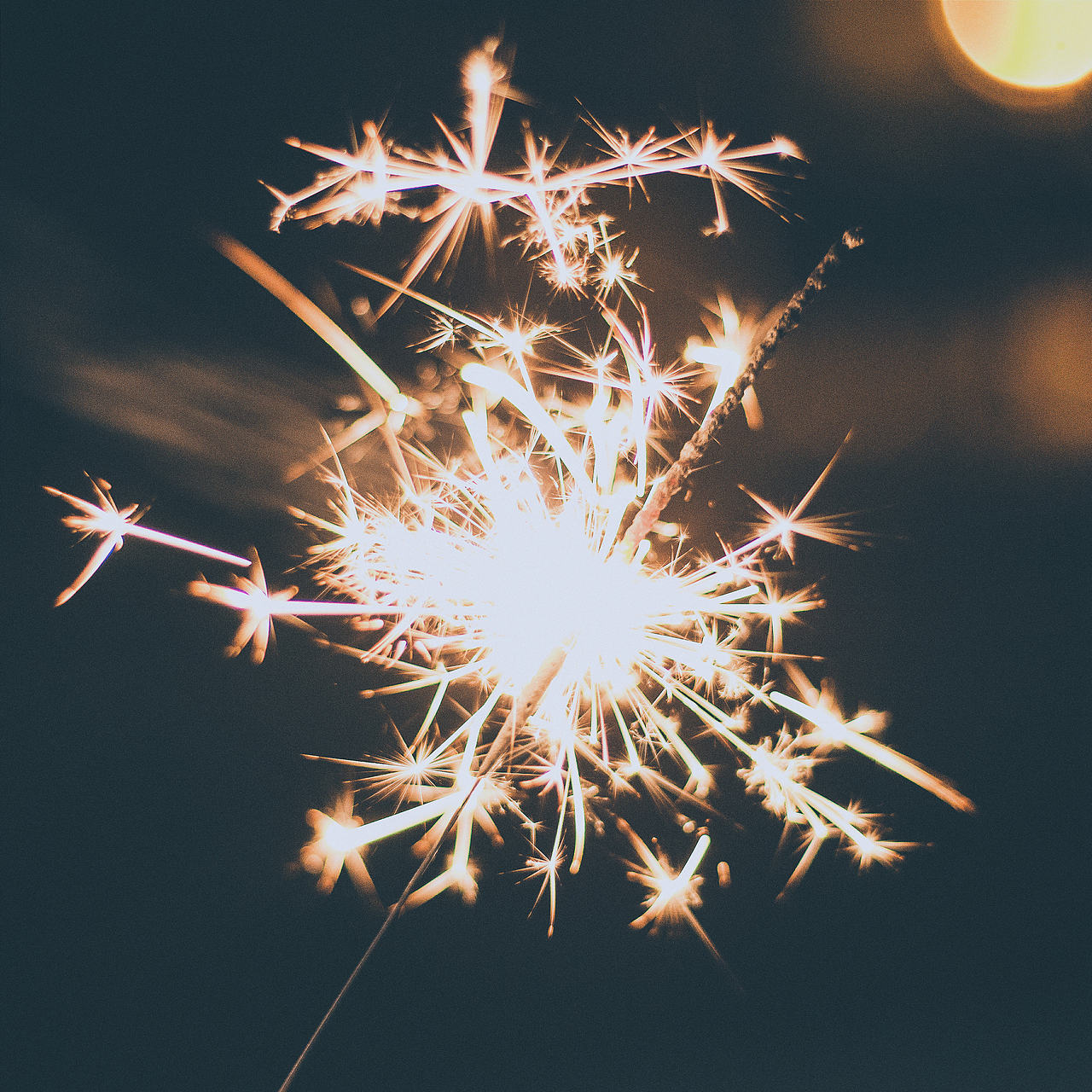 夜-烟花璀璨-孤独患者