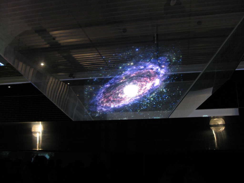 超炫酷的科技感十足的全息展示柜