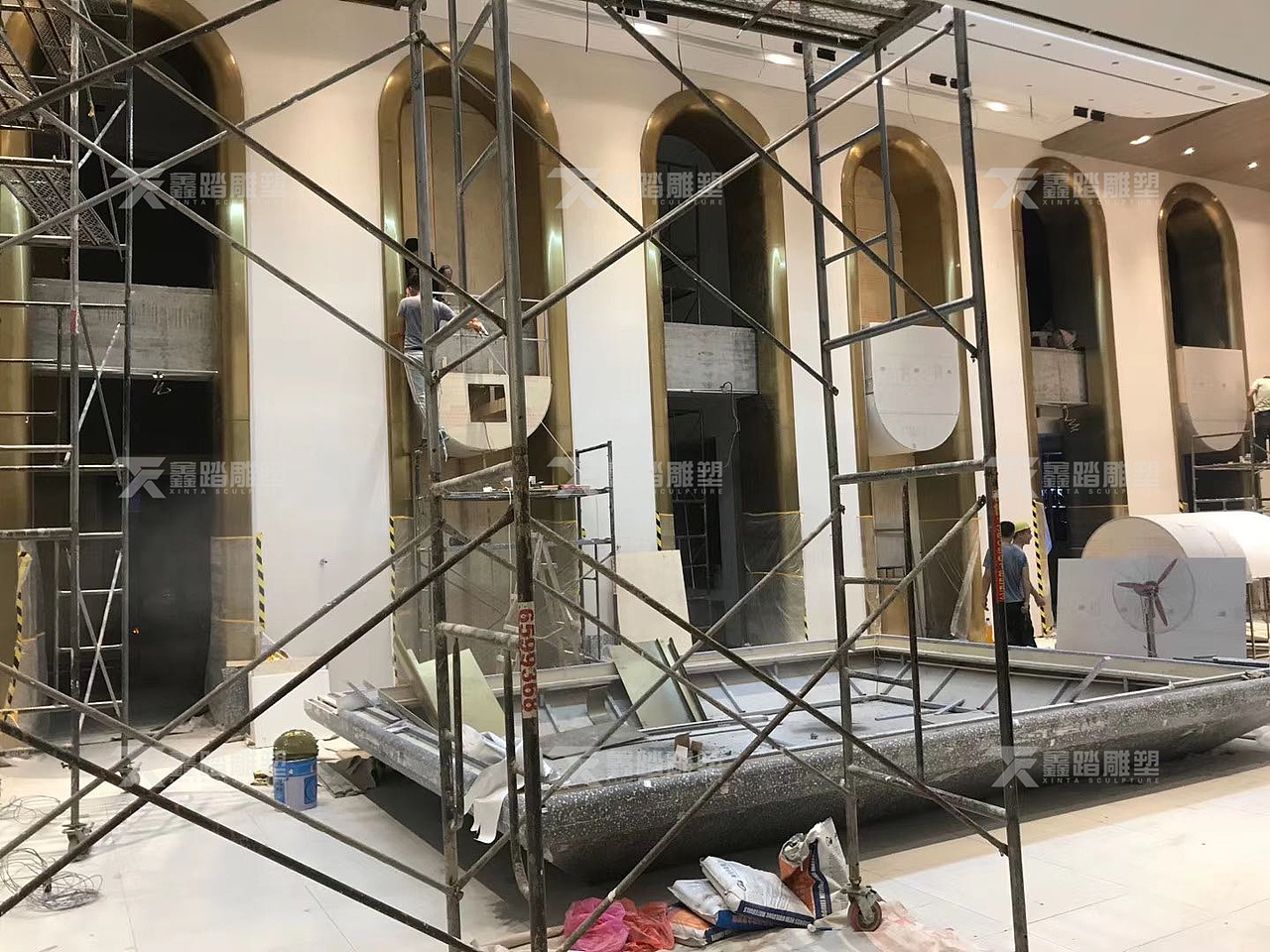 广东定制双曲面不锈钢门套厂家 创意弧形金属门框图片