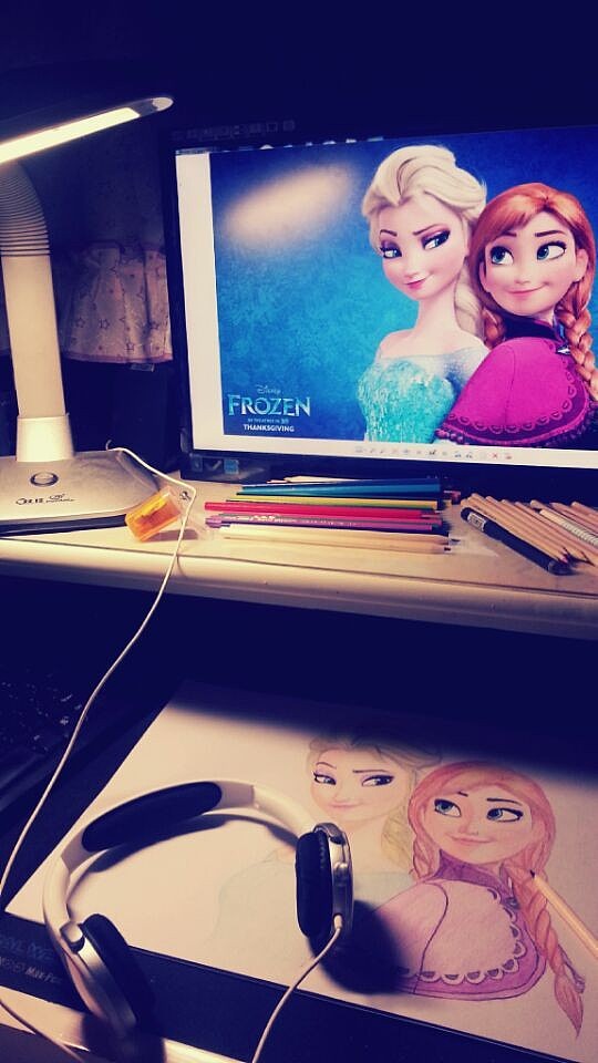 “冰雪奇缘”彩铅手绘+电脑后期合成背景(二)