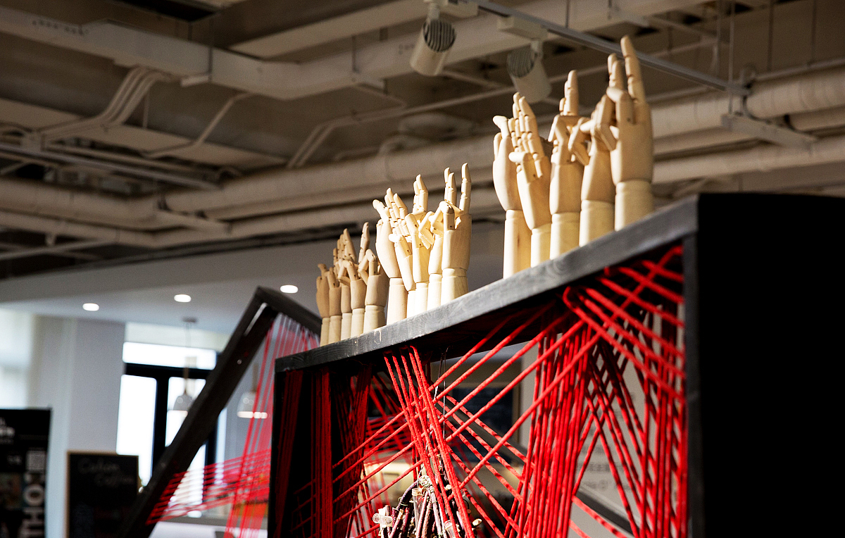 橱窗陈列设计—失重（图ZMTc1MDI4Njg0） - 展陈设计 - 站酷设计师超人斯坦利原创素材 - 站酷ZCOOL