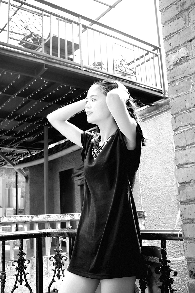 拍的时候没拍好,曝光又皮肤黄。结果不经意弄黑白了感觉还挺惊喜的