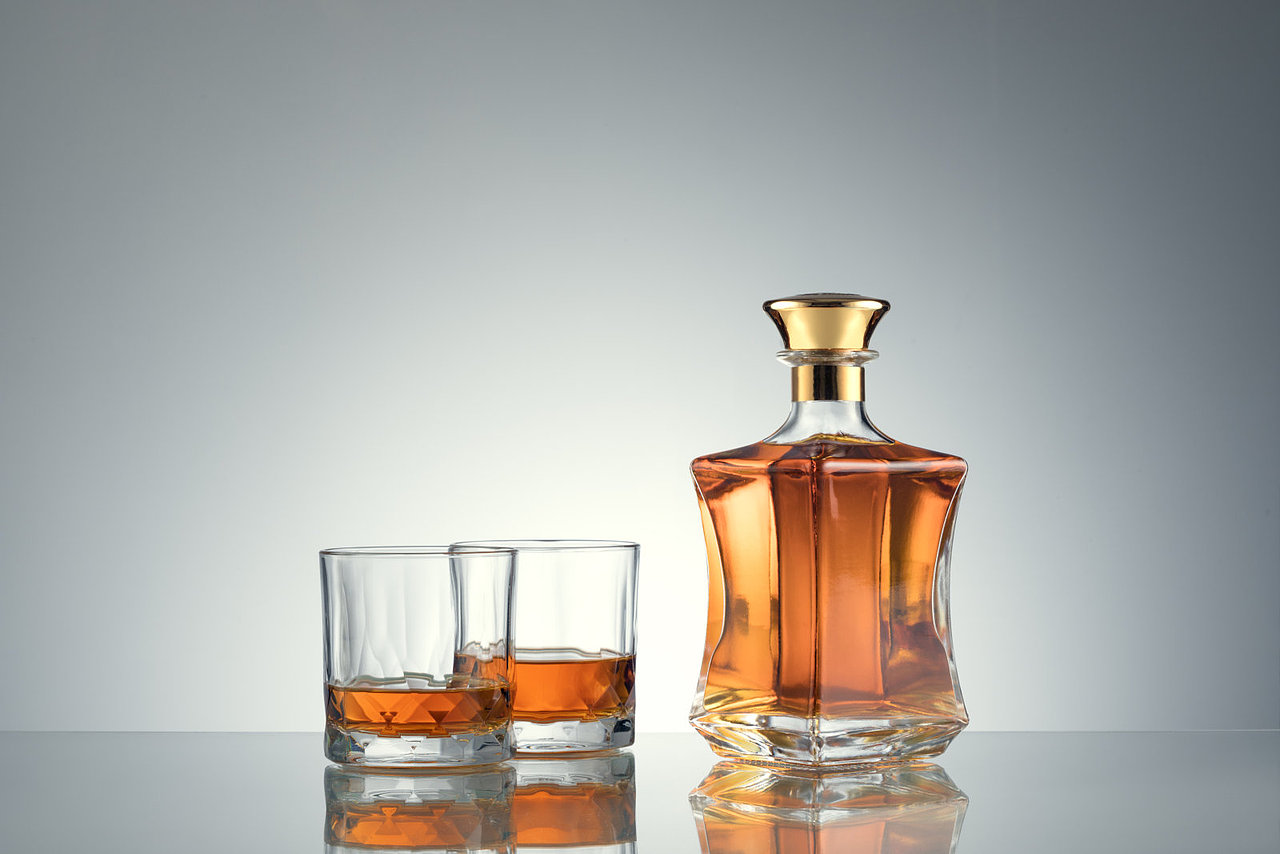 威士忌（图ZMzQyMzkyNTAw） - 产品摄影 - 站酷设计师张小盒设计原创素材 - 站酷ZCOOL