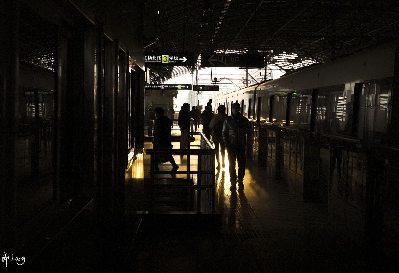 上海 宝山路地铁站