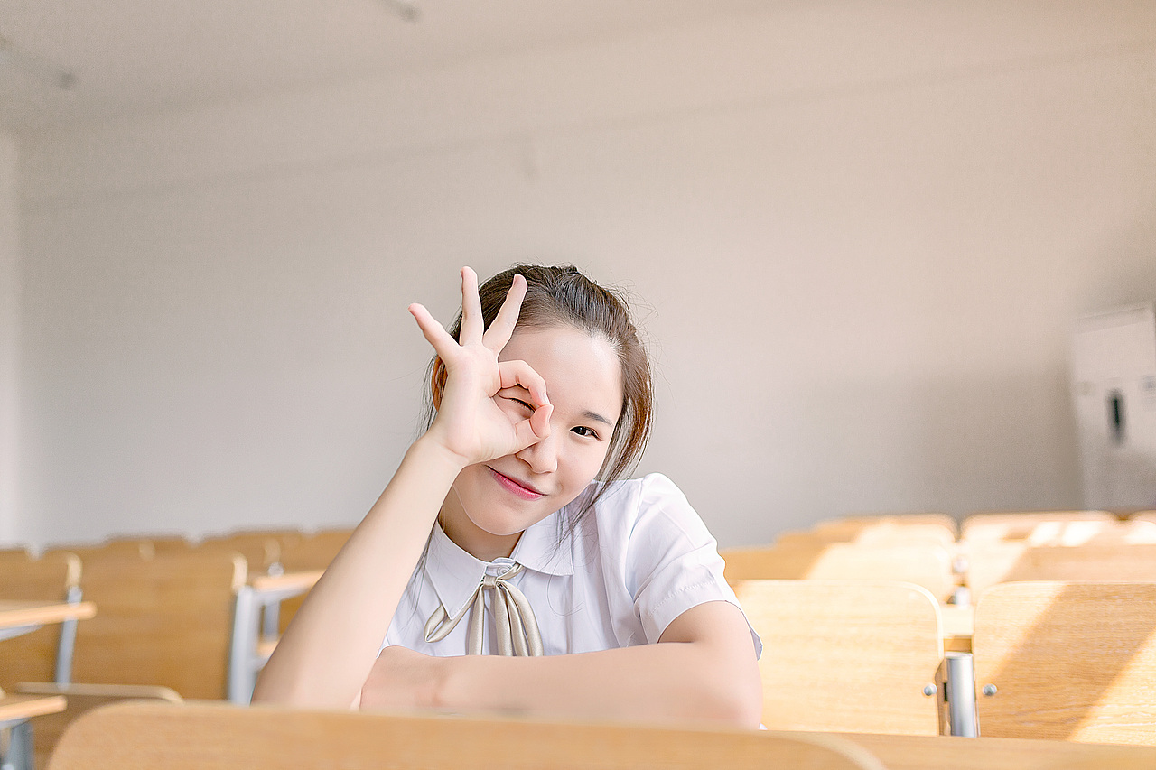 小清新（图ZMTMyNzg3Mzgw） - 人像摄影 - 站酷设计师密斯特龙原创素材 - 站酷ZCOOL