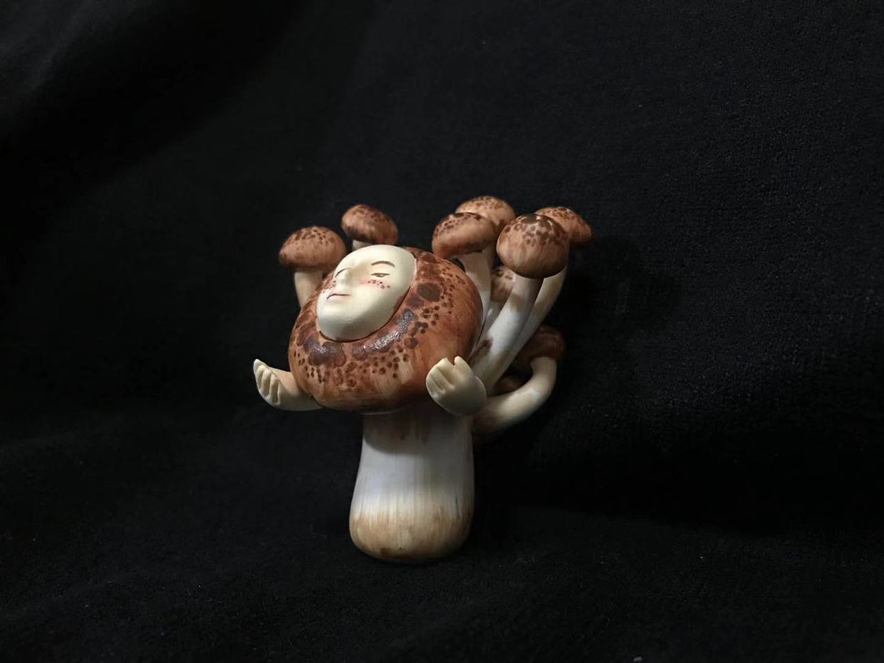 你愿意蹲下来陪我做一只蘑菇吗