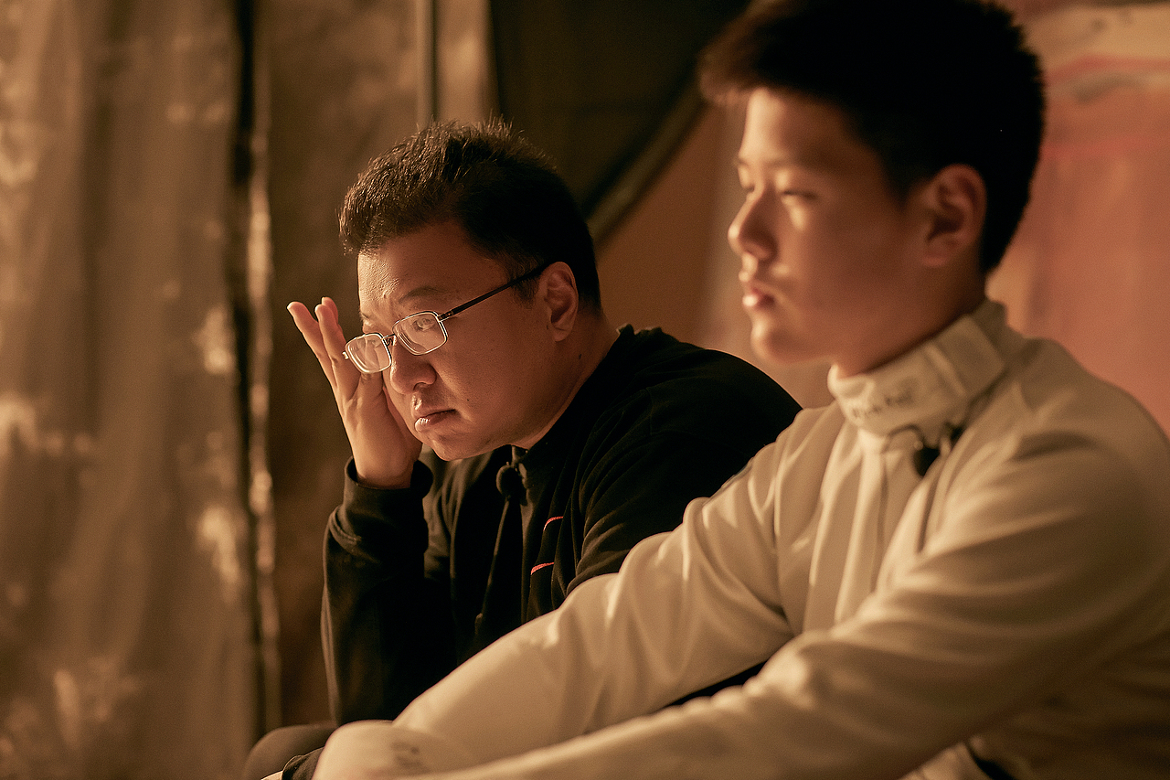 父爱如山（图ZMjQ2OTU5MDA0） - 人像摄影 - 站酷设计师深夜照相馆原创素材 - 站酷ZCOOL