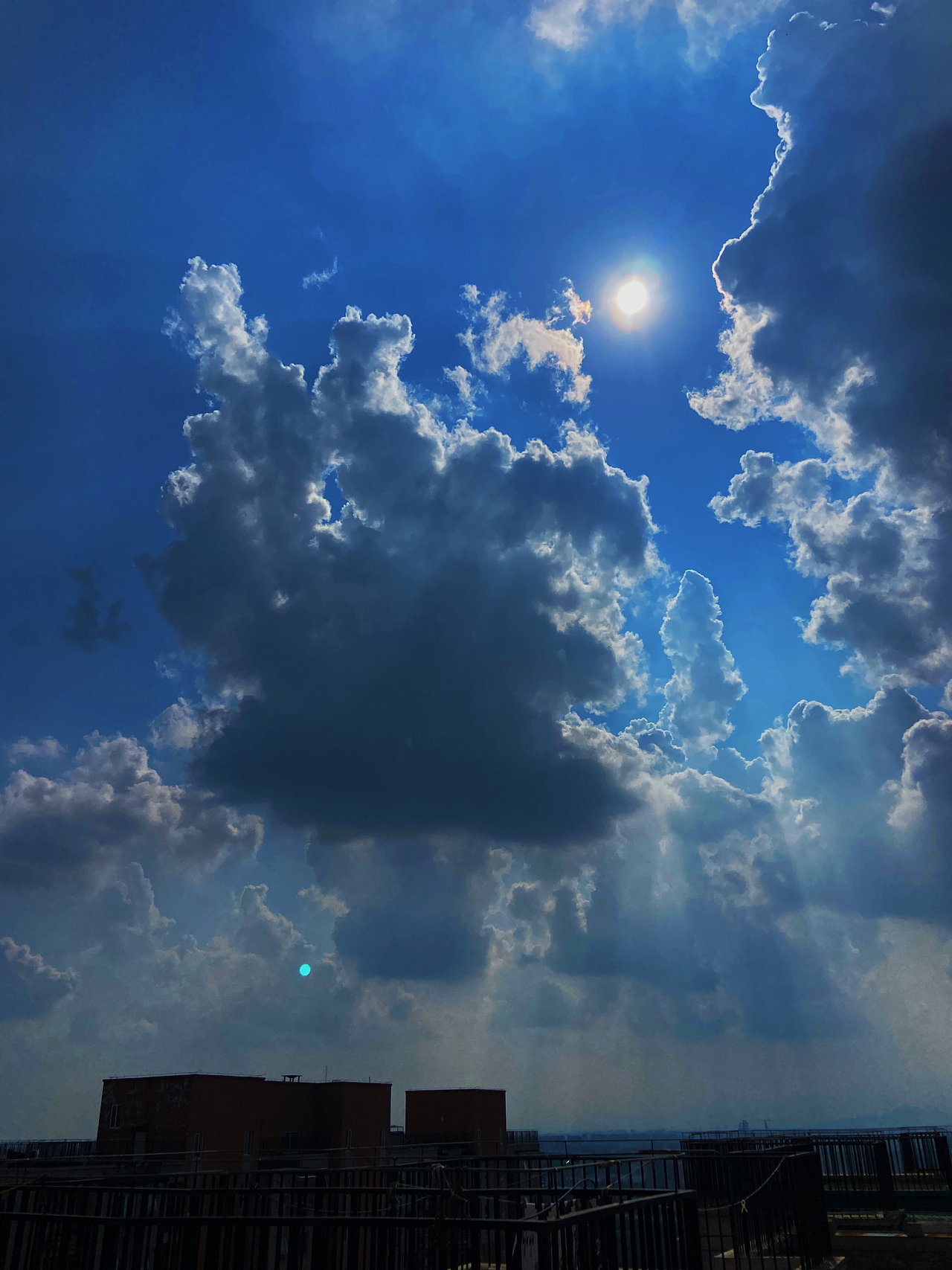 刘勇良手机纪实摄影:午后的天空