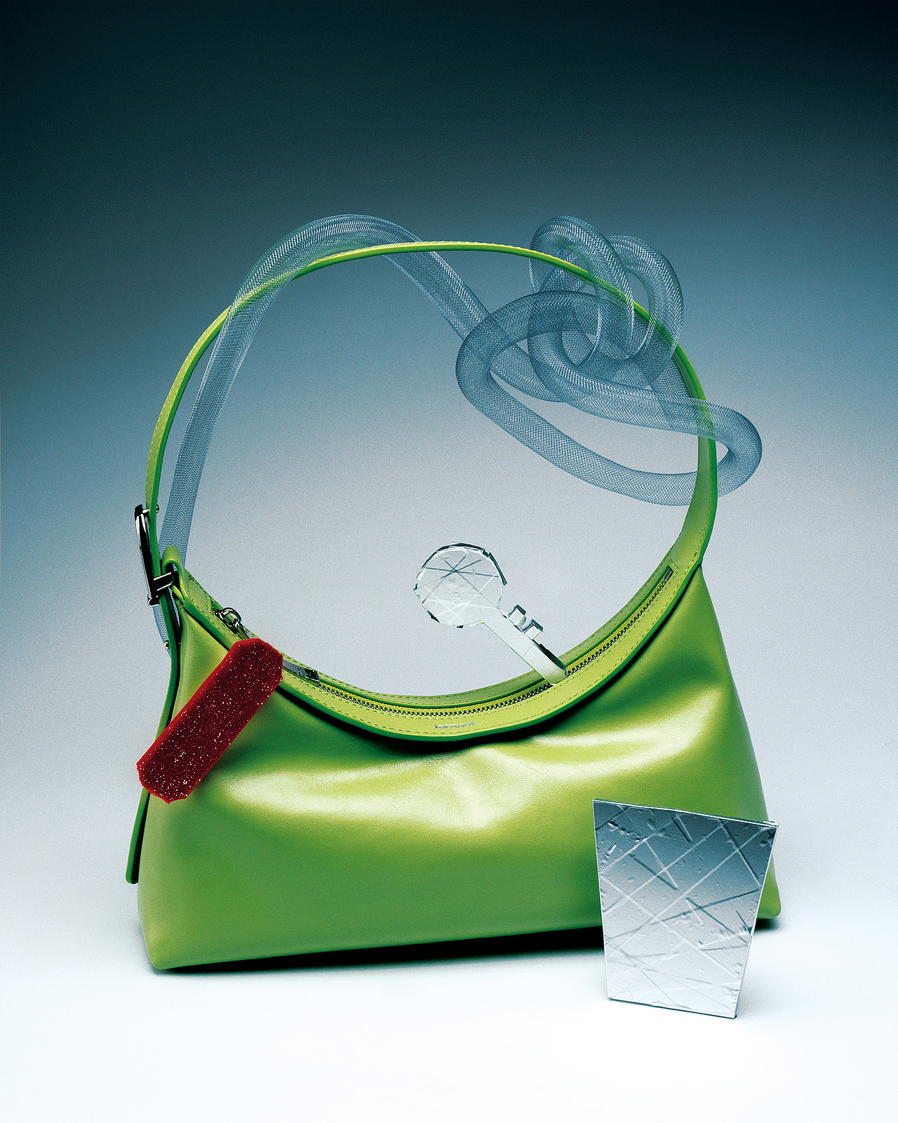 包包拍摄 酷感千禧风