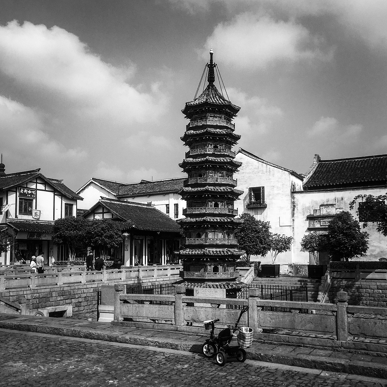 《上海南翔古镇的清晨》（图ZMTE0MTU4OTA0） - 人文/纪实摄影 - 站酷设计师wangzhelqhj原创素材 - 站酷ZCOOL