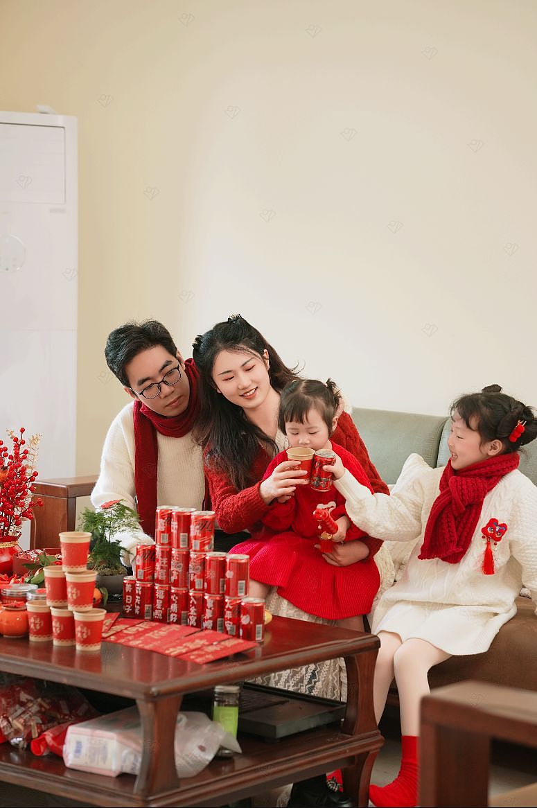 家人闲坐，灯火可亲（图ZMzYwNjQ2MjI0） - 人像摄影 - 站酷设计师王西瓜爱摄影原创素材 - 站酷ZCOOL