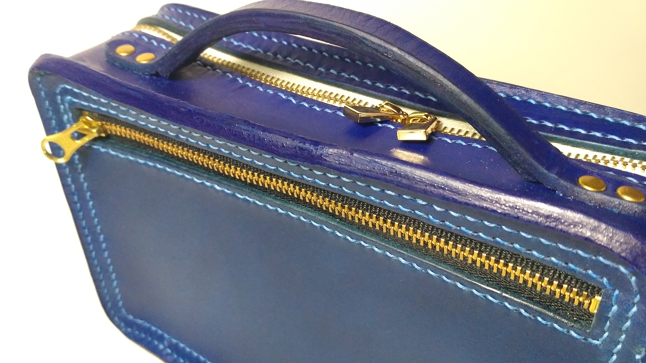 三只狗狗随身包