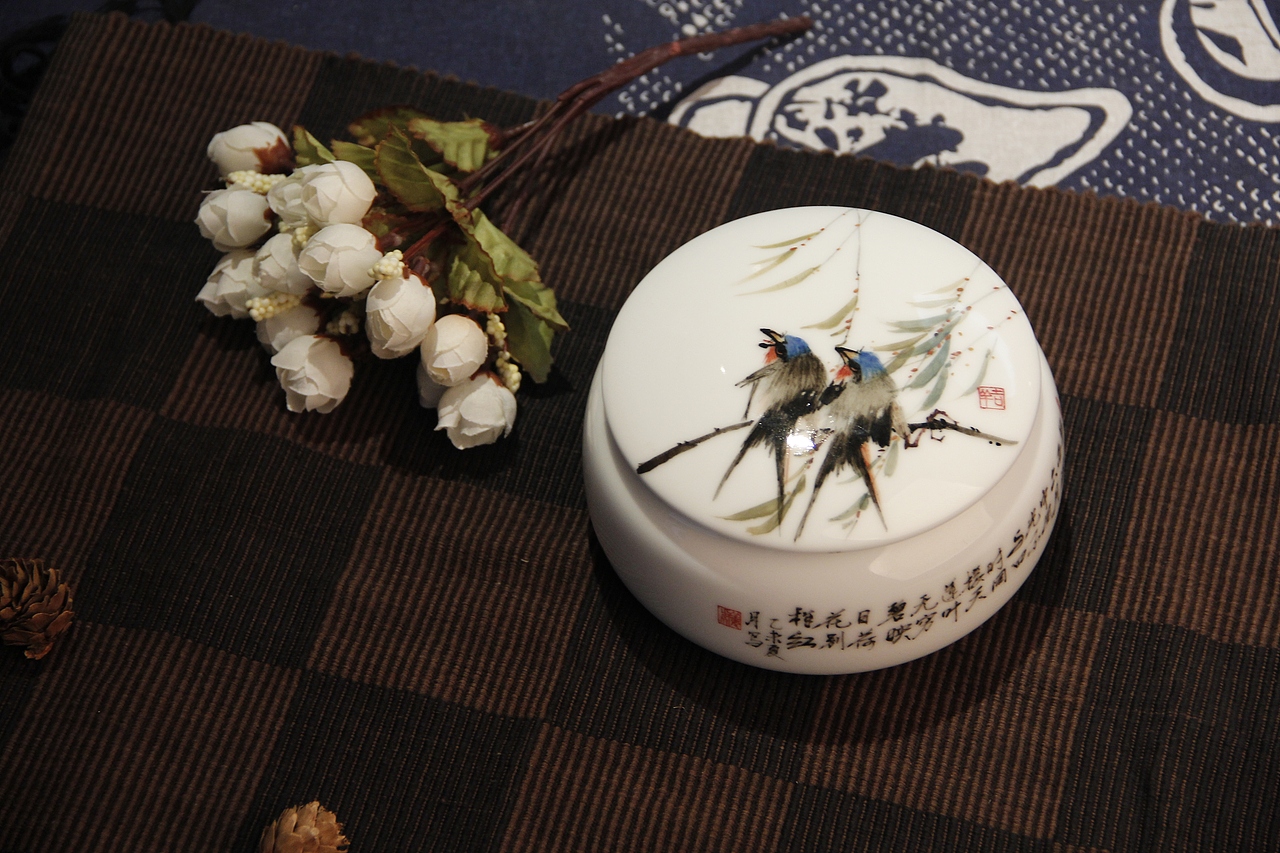 手绘釉下五彩瓷.茶叶罐（图ZNTg4MzE1NTY=） - 工艺品设计 - 站酷设计师瓷彩天下原创素材 - 站酷ZCOOL