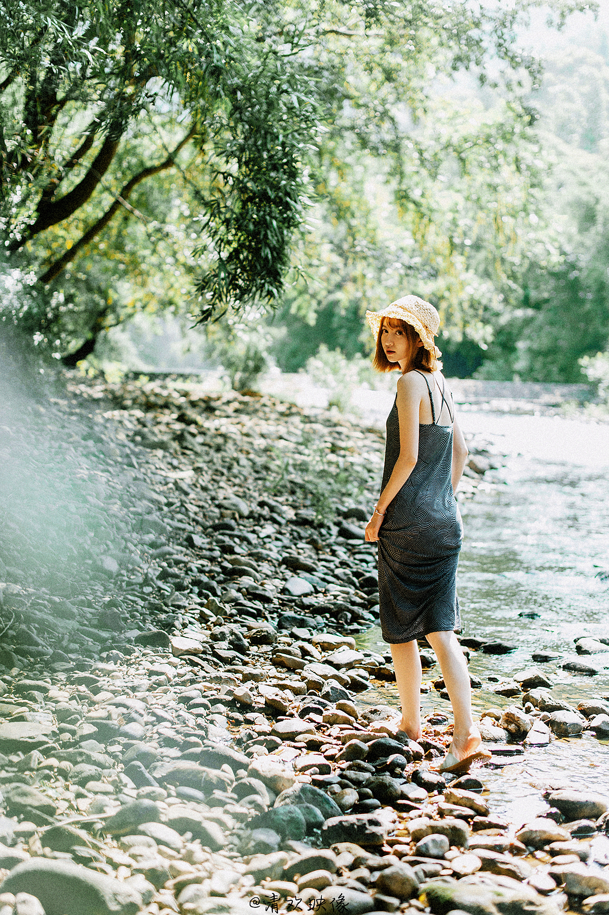 猫，少女与夏（图ZMTI2NTMzNzgw） - 人像摄影 - 站酷设计师清欢映像原创素材 - 站酷ZCOOL