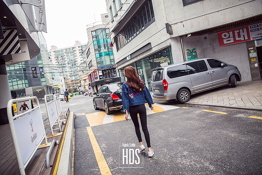 韩国街景女装牛仔裤拍摄（图ZMTA5ODM0ODQ4） - 人像摄影 - 站酷设计师HDS灰度电商原创素材 - 站酷ZCOOL