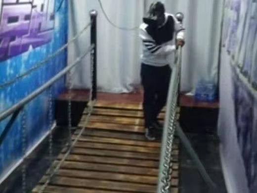 游乐互动道具VR雪山吊桥出租，出售