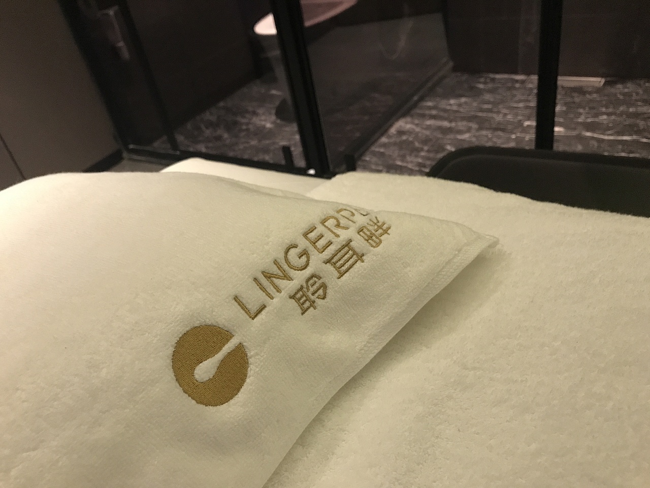 聆耳畔高品质采耳-品牌形象与空间设计