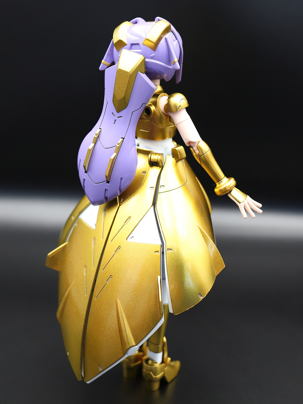 高达创型者女武神形态莎拉