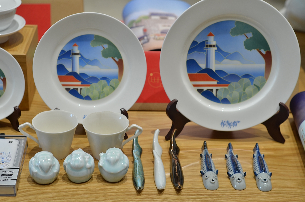 爱在烟台丨东镀i8城市文创联展海报设计