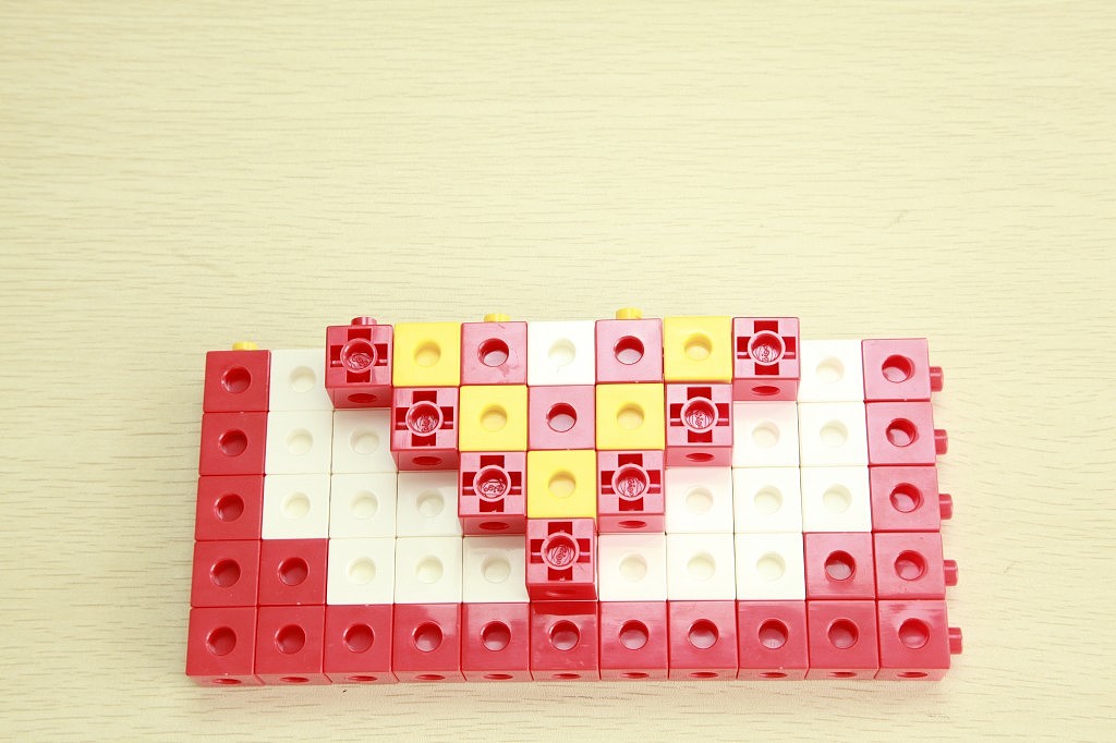 一款简单的玩具组装定格动画制作。